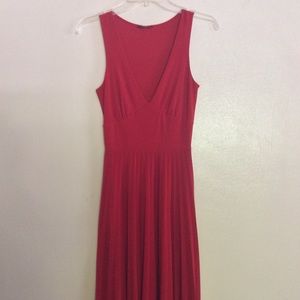Low-cut Sleeveless Knee-Length Dress